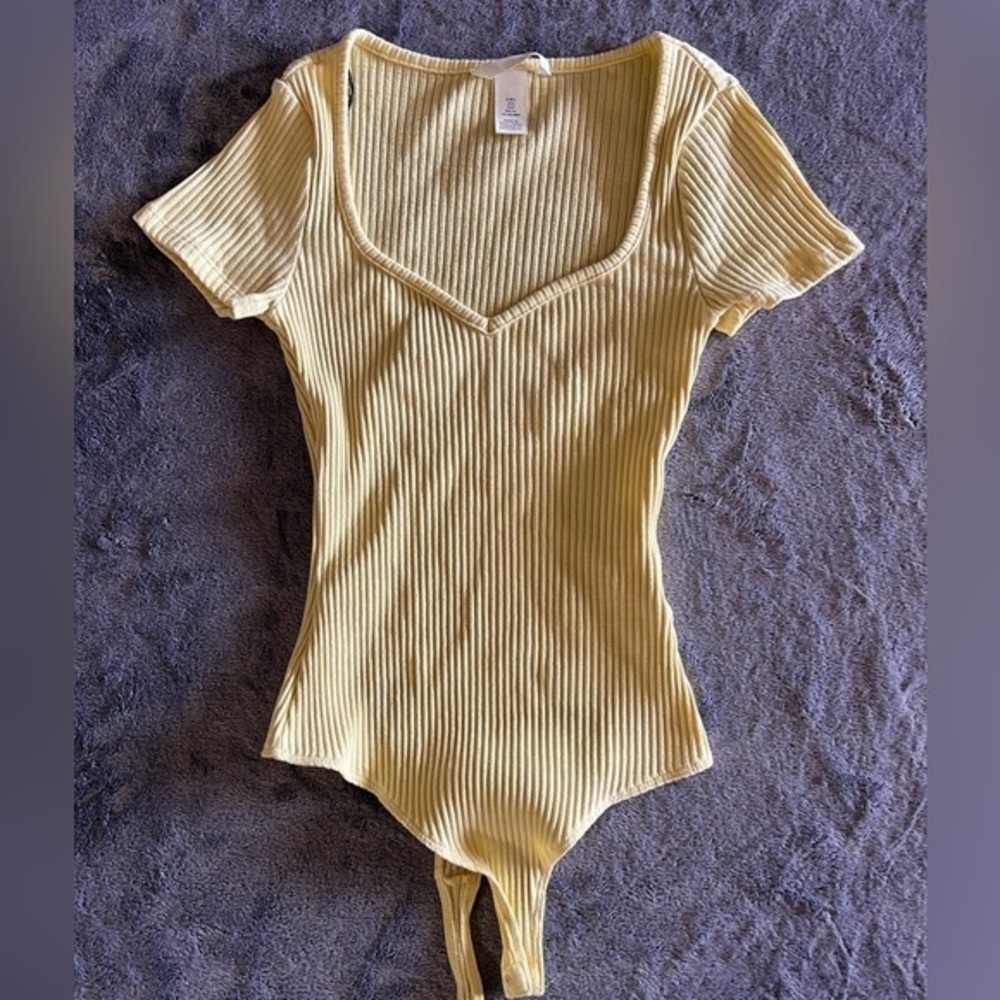 H&M Yellow Ribbed Short Sleeve Thong Bodysuit Size S NWOT